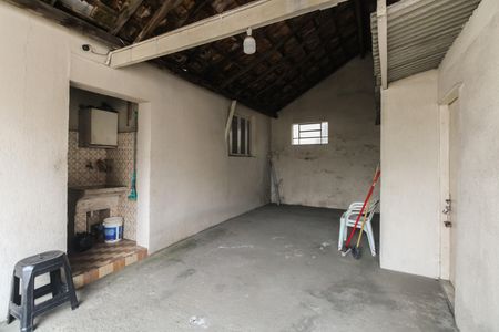 Casa à venda com 567m², 2 quartos e 3 vagas Casa à venda com 567m², 2 quartos e 3 vagasQuintal - Terreno