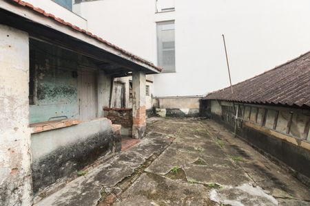 Casa à venda com 567m², 2 quartos e 3 vagas Casa à venda com 567m², 2 quartos e 3 vagasQuintal - Terreno