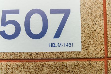 Casa à venda com 567m², 2 quartos e 3 vagas Casa à venda com 567m², 2 quartos e 3 vagasFachada - Placa Código HBJM-1481