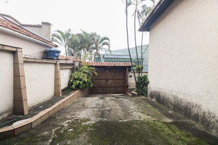 Casa à venda com 567m², 2 quartos e 3 vagas Casa à venda com 567m², 2 quartos e 3 vagasQuintal - Terreno
