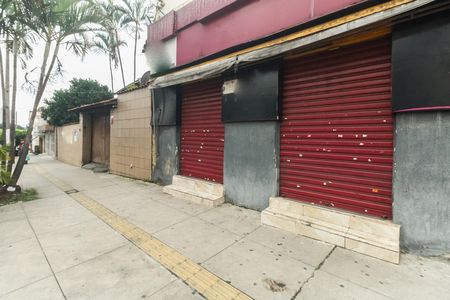 Casa à venda com 567m², 2 quartos e 3 vagas Casa à venda com 567m², 2 quartos e 3 vagasFachada