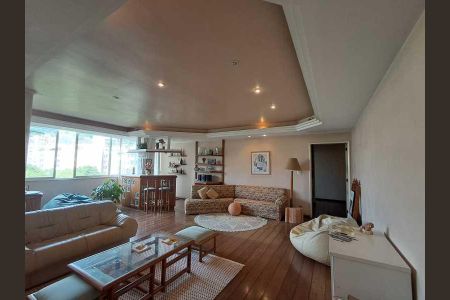 Apartamento à venda com 206m², 4 quartos e 1 vaga