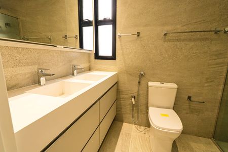 Apartamento à venda com 182m², 4 quartos e 4 vagasBanheiro da Suíte 4