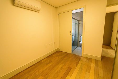 Apartamento à venda com 182m², 4 quartos e 4 vagasSuíte 2