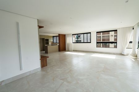 Apartamento à venda com 182m², 4 quartos e 4 vagasSala