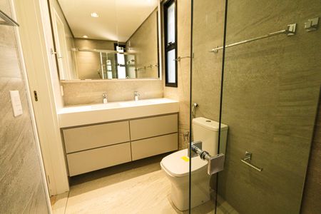 Apartamento à venda com 182m², 4 quartos e 4 vagasBanheiro da Suíte 4