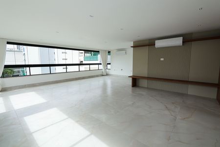 Apartamento à venda com 182m², 4 quartos e 4 vagasSala