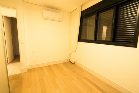 Apartamento à venda com 182m², 4 quartos e 4 vagasSuíte 1