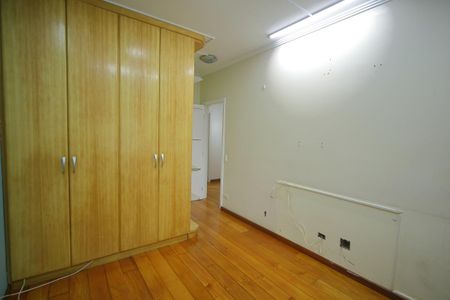 Apartamento à venda com 105m², 3 quartos e 2 vagasQuarto 2 