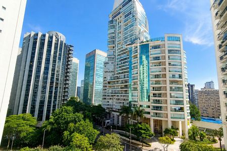 Apartamento à venda com 139m², 3 quartos e 3 vagas Apartamento à venda com 139m², 3 quartos e 3 vagasVaranda