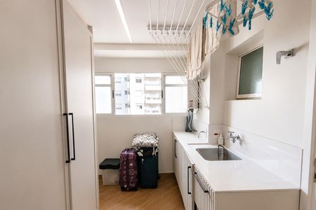 Apartamento à venda com 139m², 3 quartos e 3 vagas Apartamento à venda com 139m², 3 quartos e 3 vagasÁrea de Serviço