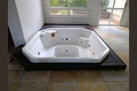 Apartamento à venda com 139m², 3 quartos e 3 vagas Apartamento à venda com 139m², 3 quartos e 3 vagasBanheira