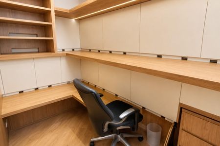 Apartamento à venda com 139m², 3 quartos e 3 vagas Apartamento à venda com 139m², 3 quartos e 3 vagasEscritório 2
