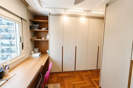 Apartamento à venda com 139m², 3 quartos e 3 vagas Apartamento à venda com 139m², 3 quartos e 3 vagasEscritório - Dormitório - Suíte