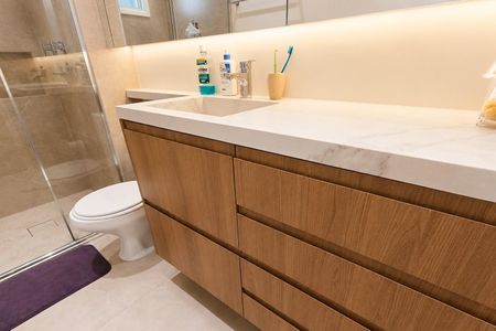 Apartamento à venda com 139m², 3 quartos e 3 vagas Apartamento à venda com 139m², 3 quartos e 3 vagasBanheiro Social