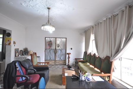 Casa para alugar com 180m², 3 quartos e 2 vagasSala