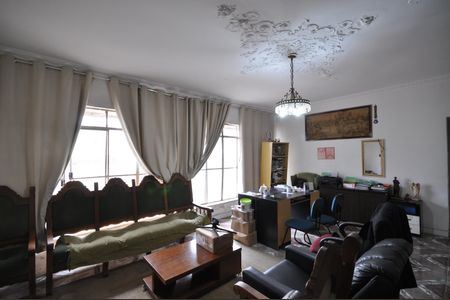 Casa para alugar com 180m², 3 quartos e 2 vagasSala
