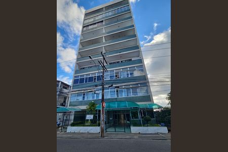 Apartamento para alugar com 136m², 3 quartos e sem vaga