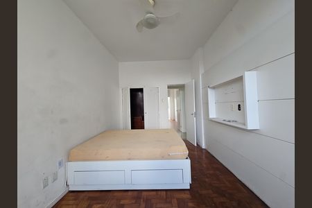 Apartamento para alugar com 136m², 3 quartos e sem vaga