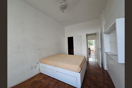 Apartamento para alugar com 136m², 3 quartos e sem vaga