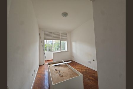 Apartamento para alugar com 136m², 3 quartos e sem vaga