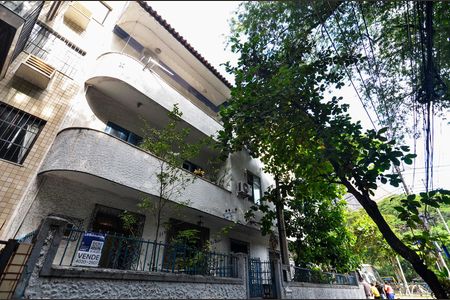 Apartamento à venda com 52m², 2 quartos e sem vaga Apartamento à venda com 52m², 2 quartos e sem vagaHall