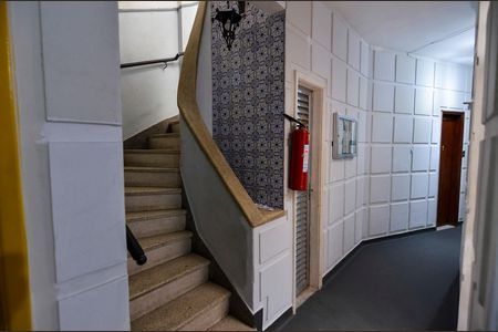 Apartamento à venda com 52m², 2 quartos e sem vaga Apartamento à venda com 52m², 2 quartos e sem vagaHall