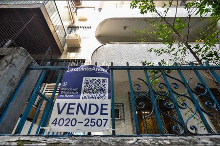 Apartamento à venda com 52m², 2 quartos e sem vaga Apartamento à venda com 52m², 2 quartos e sem vagaHall