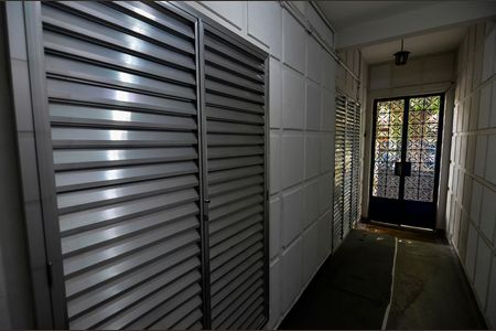 Apartamento à venda com 52m², 2 quartos e sem vaga Apartamento à venda com 52m², 2 quartos e sem vagaHall