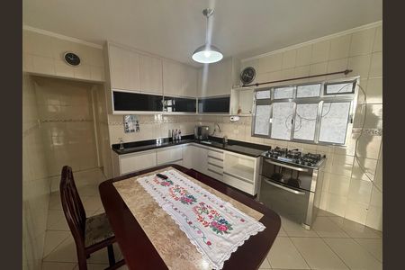 Casa para alugar com 60m², 2 quartos e 2 vagas Casa para alugar com 60m², 2 quartos e 2 vagasCozinha