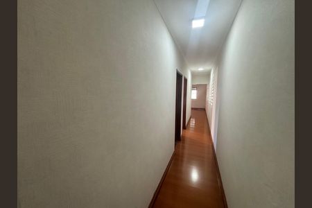 Casa para alugar com 60m², 2 quartos e 2 vagas Casa para alugar com 60m², 2 quartos e 2 vagasCorredor