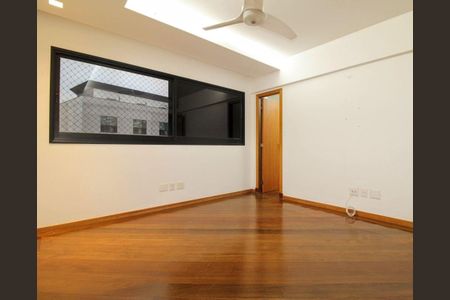 Apartamento à venda com 216m², 4 quartos e 4 vagasQuarto 