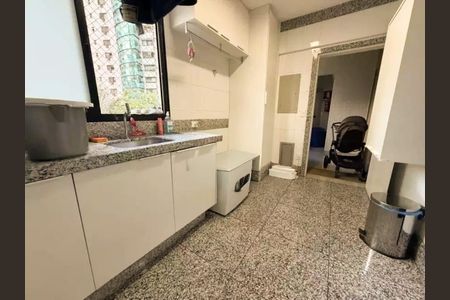 Apartamento à venda com 216m², 4 quartos e 4 vagasÁrea de serviço 