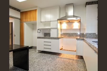 Apartamento à venda com 216m², 4 quartos e 4 vagasCozinha 