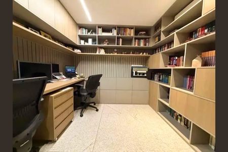 Apartamento à venda com 216m², 4 quartos e 4 vagasQuarto 