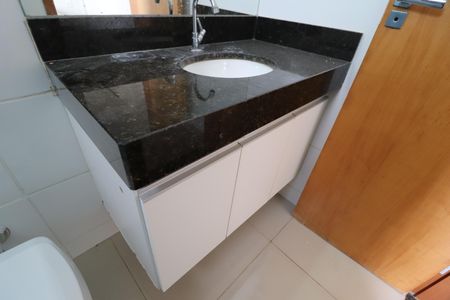 Apartamento para alugar com 56m², 2 quartos e 2 vagasBanheiro do Quarto 2