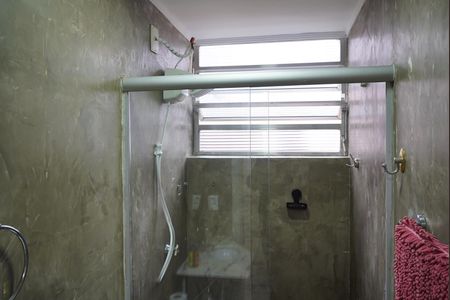 Banheiro de apartamento para alugar com 1 quarto, 50m² em Higienópolis, Porto Alegre