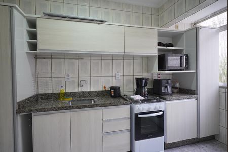 Cozinha de apartamento para alugar com 1 quarto, 50m² em Higienópolis, Porto Alegre