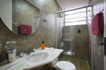 Banheiro de apartamento para alugar com 1 quarto, 50m² em Higienópolis, Porto Alegre