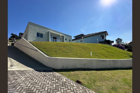Casa de condomínio para alugar com 360m², 5 quartos e 4 vagasFachada