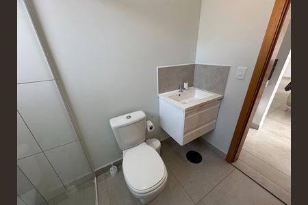 Casa de condomínio para alugar com 360m², 5 quartos e 4 vagasBanheiro Corredor
