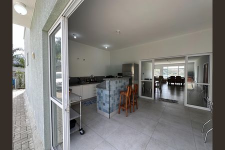 Casa de condomínio para alugar com 360m², 5 quartos e 4 vagasCozinha