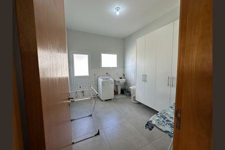 Casa de condomínio para alugar com 360m², 5 quartos e 4 vagasÁrea de Serviço