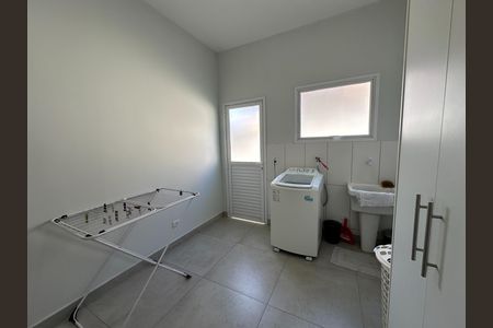 Casa de condomínio para alugar com 360m², 5 quartos e 4 vagasÁrea de Serviço