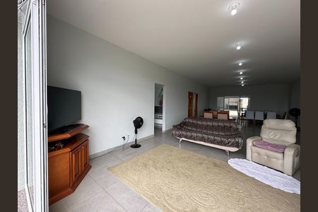 Sala de casa de condomínio para alugar com 5 quartos, 360m² em Parque Residencial Santa Paula, Jacareí