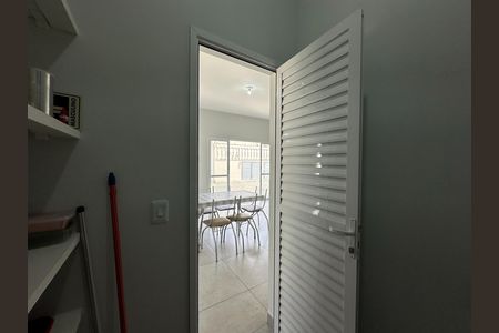 Casa de condomínio para alugar com 360m², 5 quartos e 4 vagasDispensa