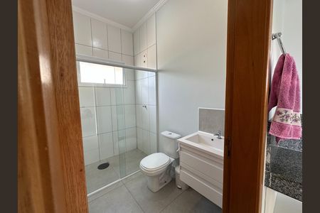 Casa de condomínio para alugar com 360m², 5 quartos e 4 vagasBanheiro Corredor