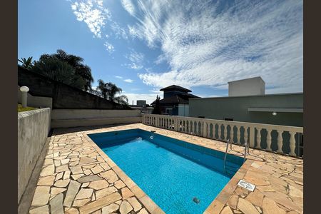 Casa de condomínio para alugar com 360m², 5 quartos e 4 vagasPiscina