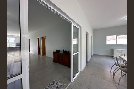 Casa de condomínio para alugar com 360m², 5 quartos e 4 vagasSala