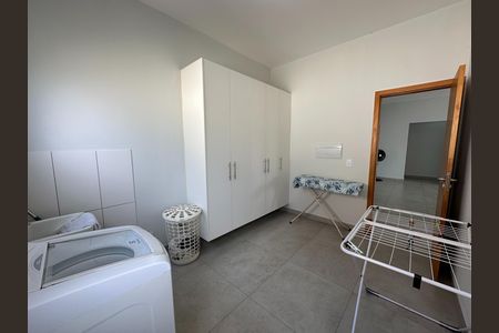 Casa de condomínio para alugar com 360m², 5 quartos e 4 vagasÁrea de Serviço